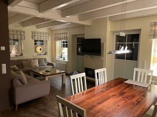 Ess- Wohnbereich mit neuem Sofa