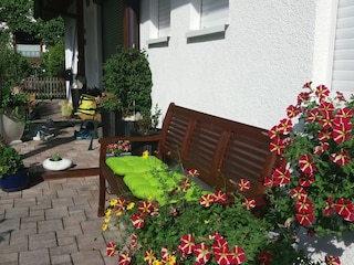 Sonniges Plätzchen vor dem Haus Landhaus Bergidyll ****