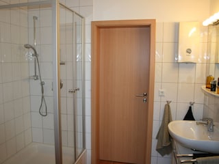 Badezimmer mit Fenster