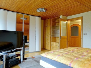 Schlafzimmer 1