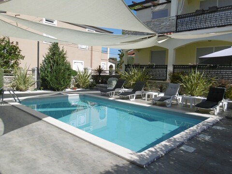 Holiday apartment Villa Luka Apartment Red with Pool
