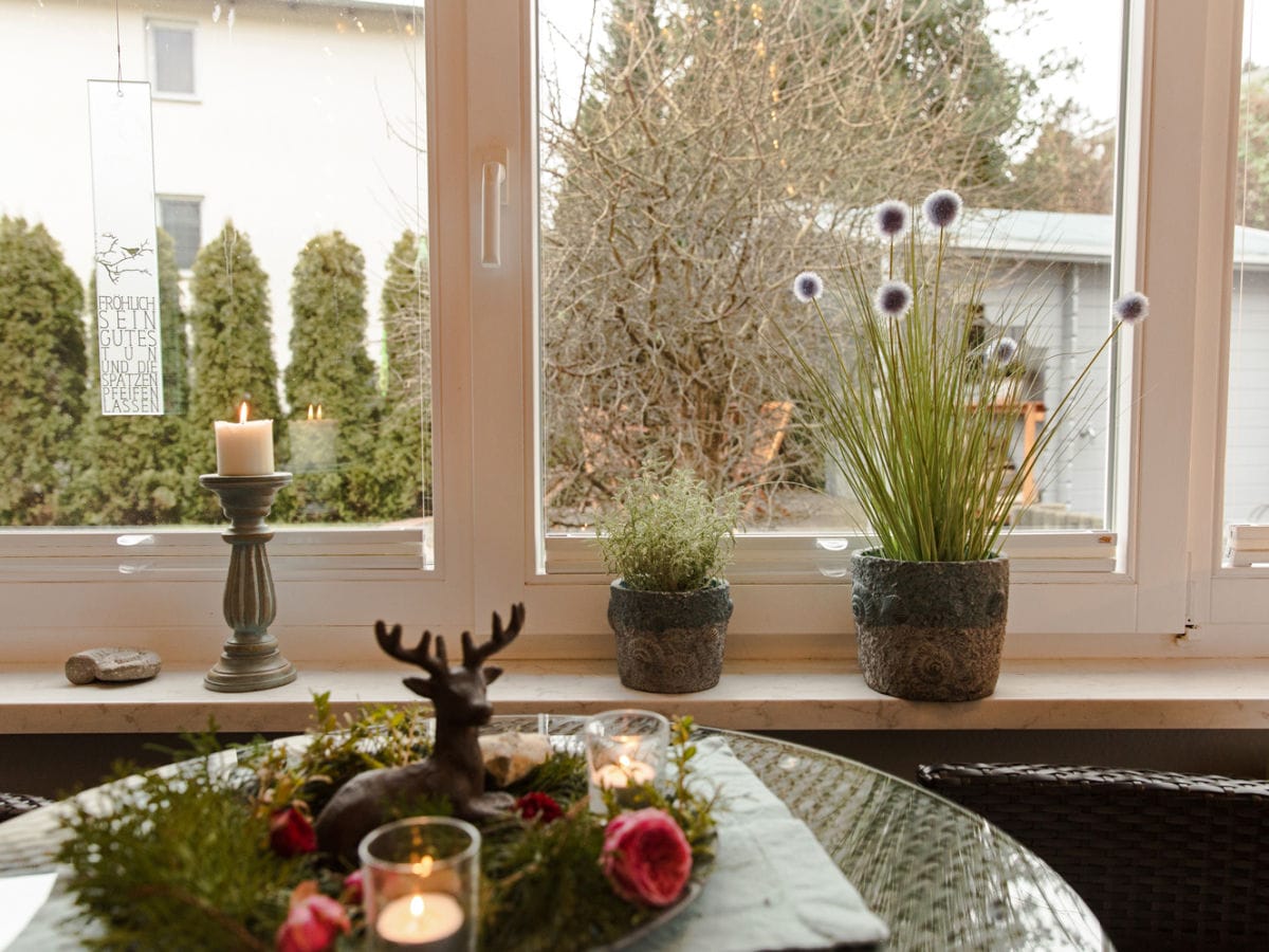 Veranda mit Blick auf den Garten mit Grillplatz