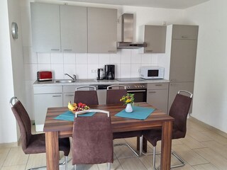 Küche mit Essbereich