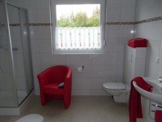 Bad unten mit Dusche