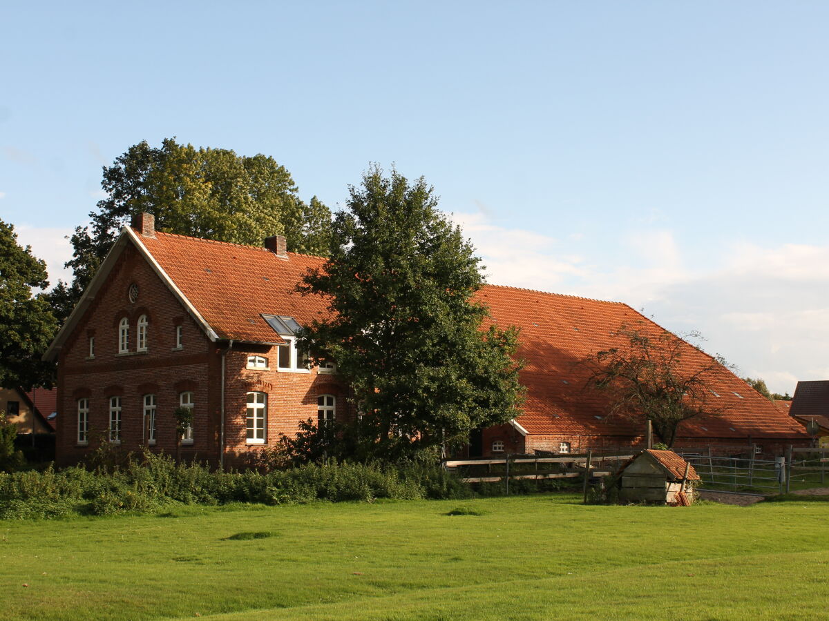 Blick von der Weide auf den Gulfhof