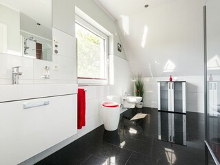 Badezimmer 2 im Obergeschoss
