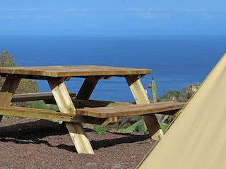 Ausblick vom großen Garten auf das Meer