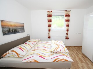 Erstes Schlafzimmer