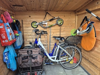 2 Fahrräder, 2 Hudora Roller, Bollerwagen