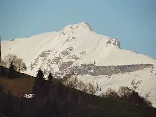Blick vom Frühstückstisch auf den "Hausberg"