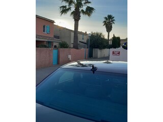 Privatparkplatz Nummer 41 direkt neben dem Haus