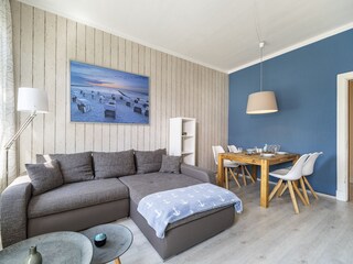 Blick ins Wohnzimmer und Essbereich
