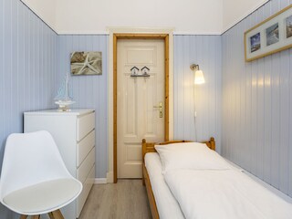 frisch renoviertes zweites Schlafzimmer mit 2 x 90x200