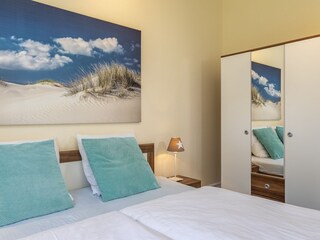 Schlafzimmer mit Doppelbett 180x200