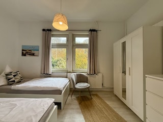 2. Schlafzimmer mit zwei Einzelbetten