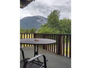 Großes balkon mit Bergblick