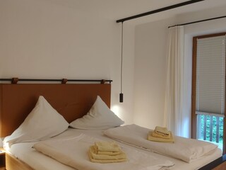 Schlafzimmer mit Eigenes Balkon