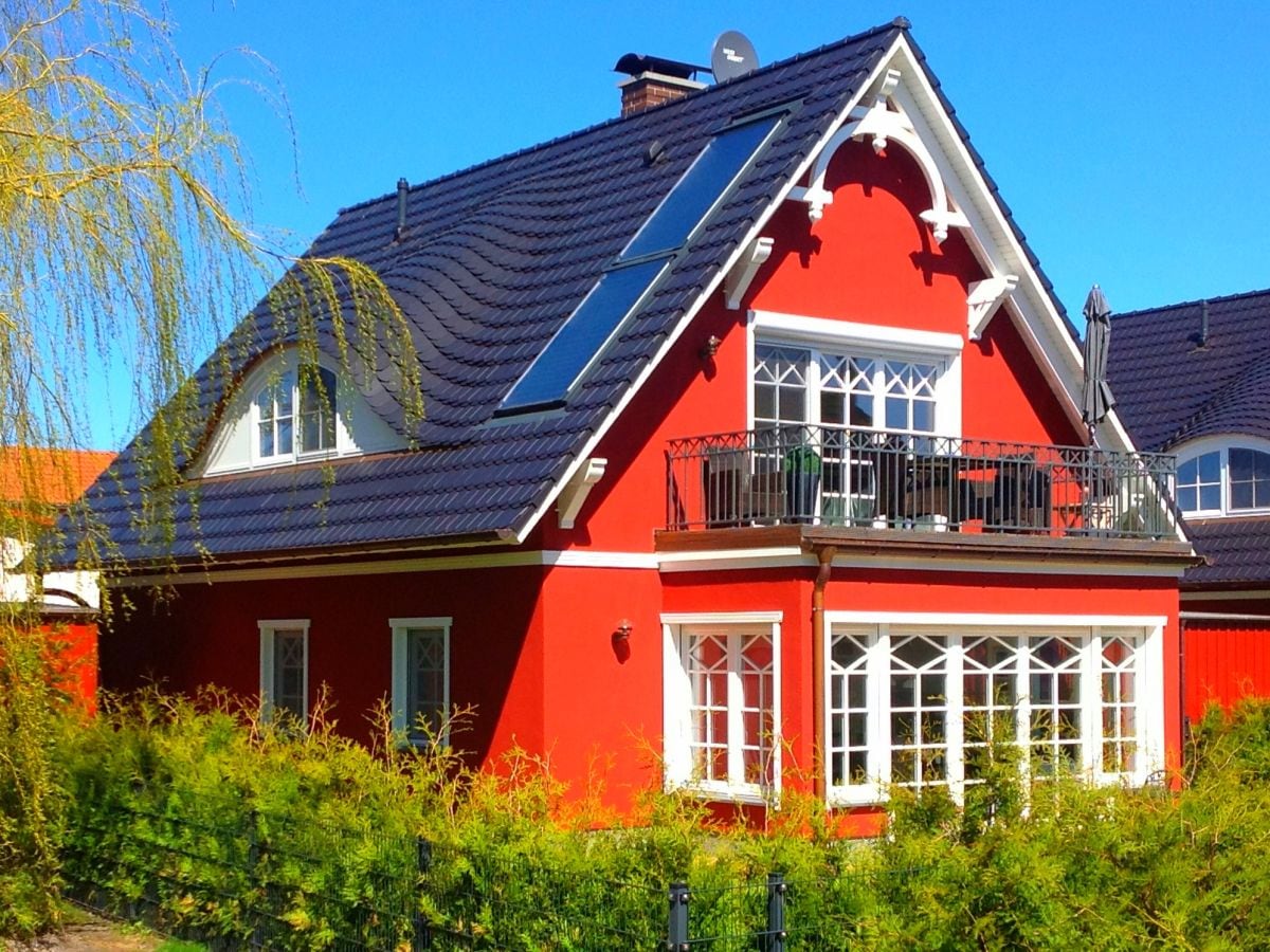 Hausansicht hinten - Wohnung im Dachgeschoss