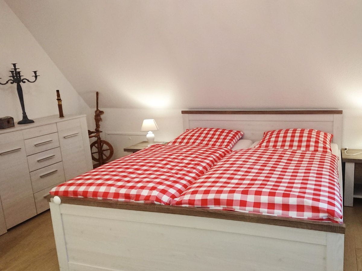 Schlafzimmer mit Doppelbett