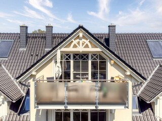 einzelner, oberer Balkon