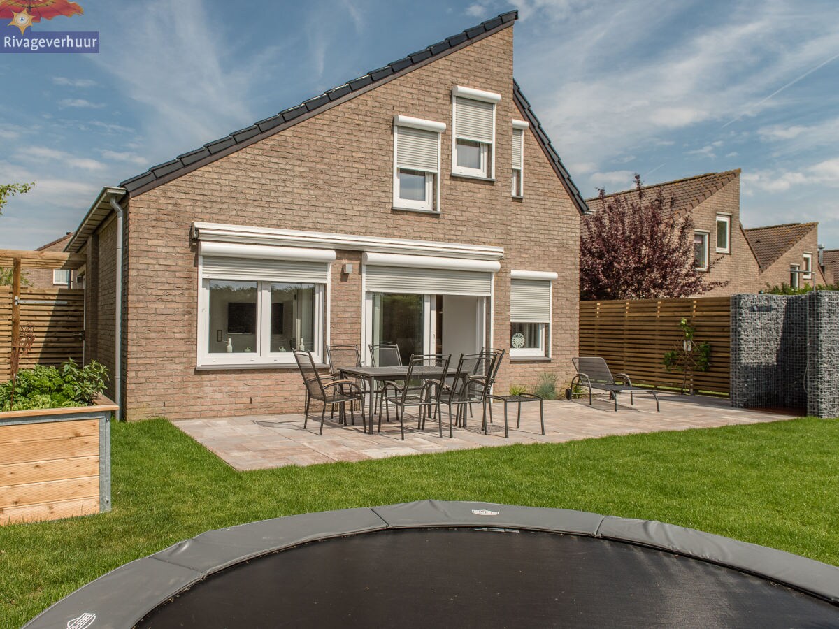 Garden with trampoline and terrace