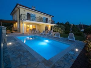 Villa Claudia mit Pool am Strand - Klimno - image1