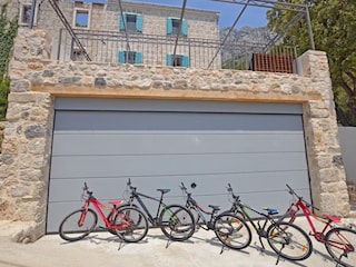 Garage für 2 Autos, Fahrräder vorhanden 6 St.