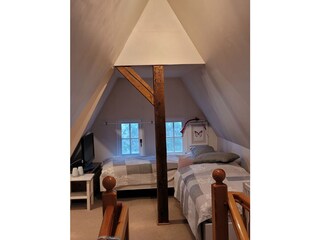 2 Einzelbetten im Dachboden