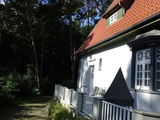PKW Parkplatz vor dem Haus