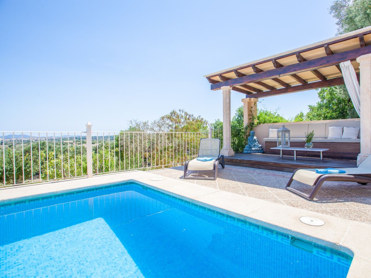 Swimming pool and lounge area