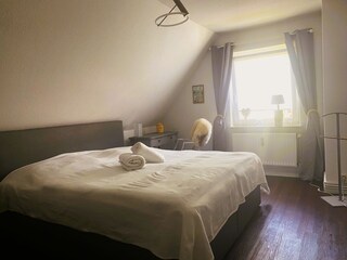 Schlafzimmer 1