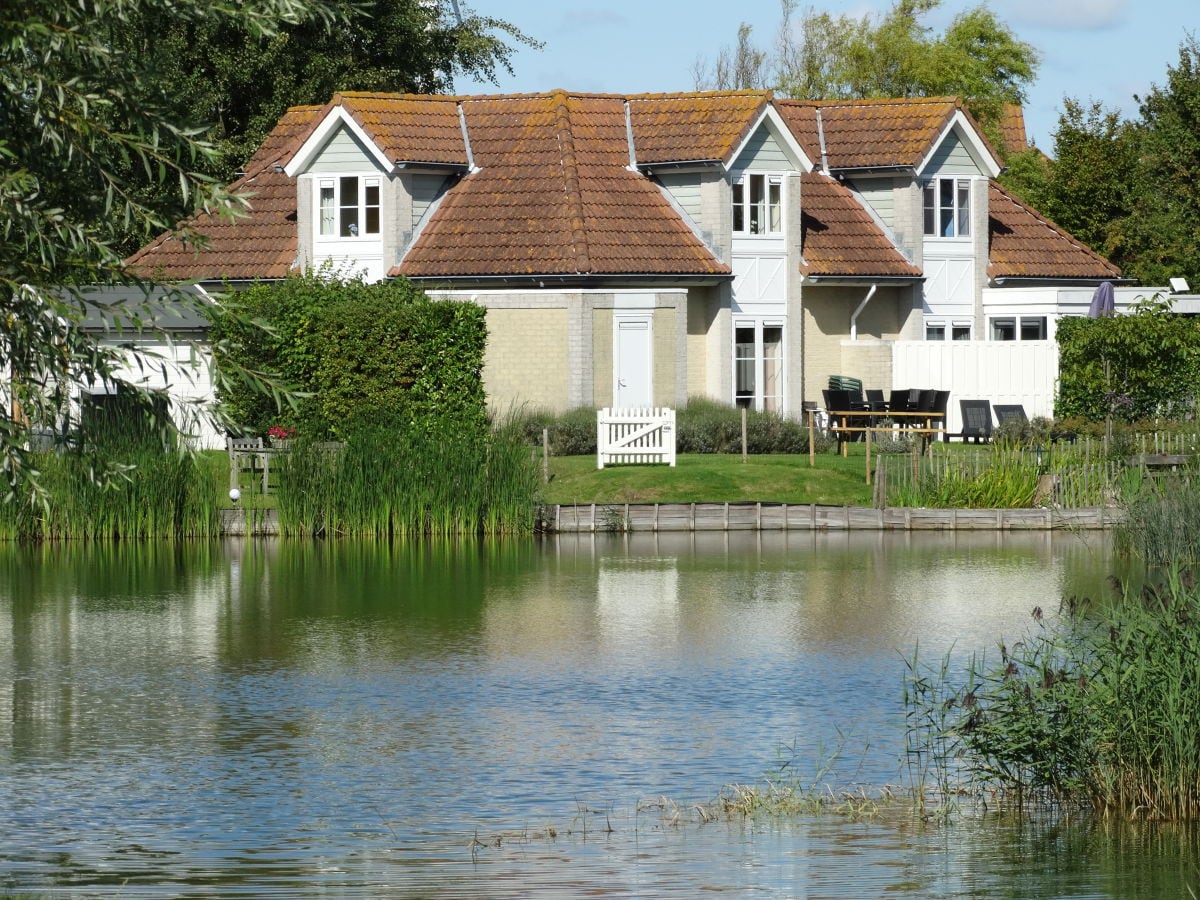 Villa am Teich