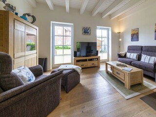 Wohnbereich mit Zugang zur Terrasse