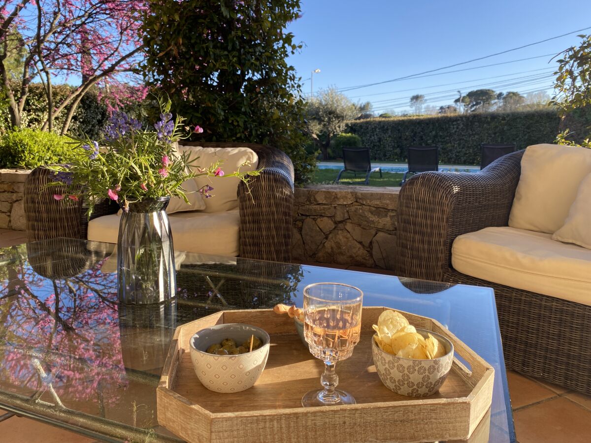 Apéritif auf der Terrasse