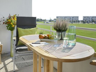 Balkon mit seitlichem Meerblick