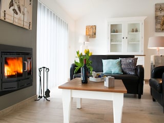 Das gemütliche Wohnzimmer mit Kamin
