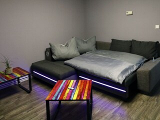 Schlafcouch ( 2,0m x 1,4m ) mit Boxen, Wifi - USB - Aux