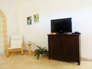 Living room with satellite TV, CD/DVD, HiFi system