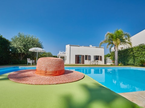 Villa Flora with pool and sea view
