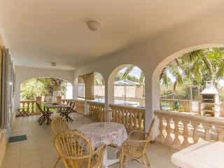gemütliche Terrasse perfekt für jede Jahreszeit