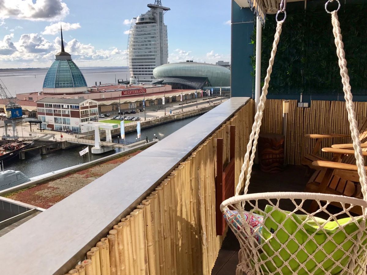 Balkon mit Blick auf die Havenwelten