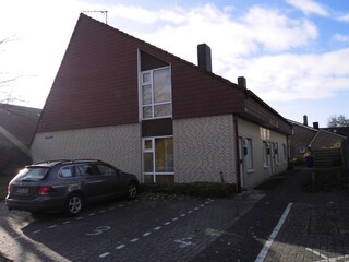 PKW Stellplatz und Eingang