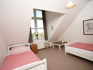 2. Schlafzimmer