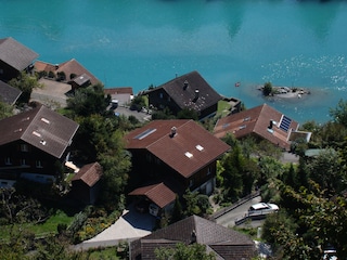 Unser Chalet (Mitte, mit Carport) aus der Vogelsicht