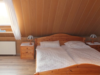 Schlafzimmer 1