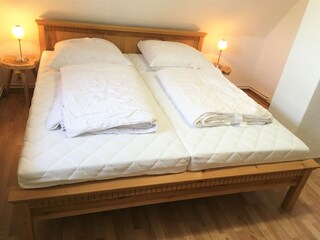 Bettanlage Schlafzimmer1