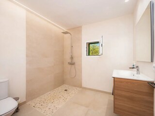 Badezimmer mit Dusche