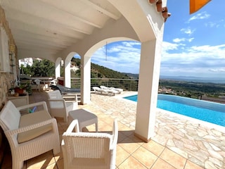 Poolterrasse mit Meerblik
