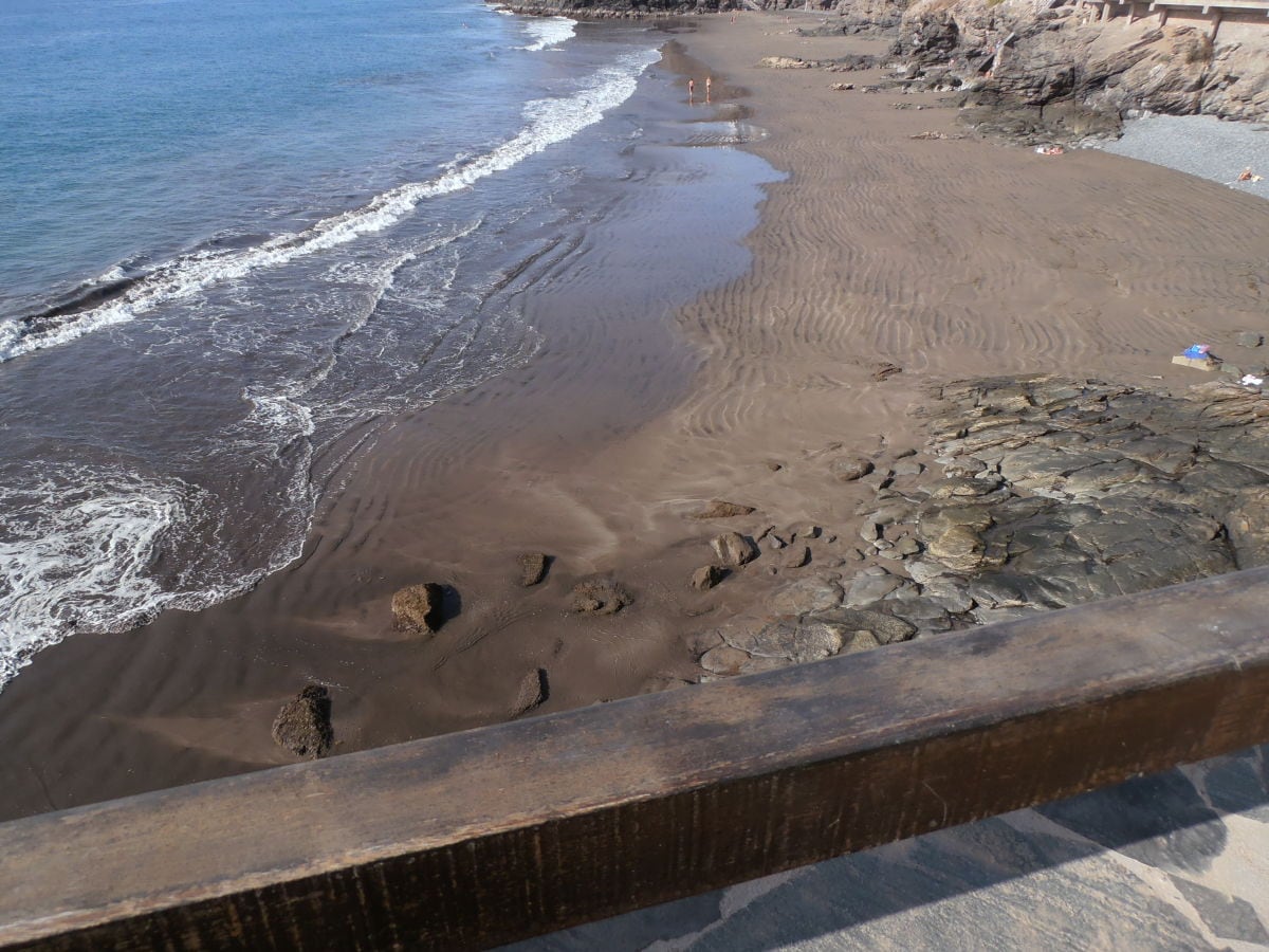 Blick auf Strand vom Geländer unseres Hauses