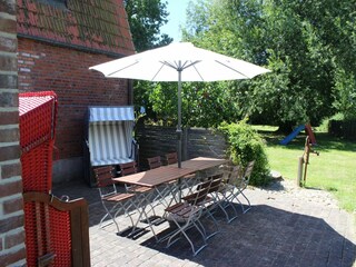 Terrasse mit eigenem Strandkorb